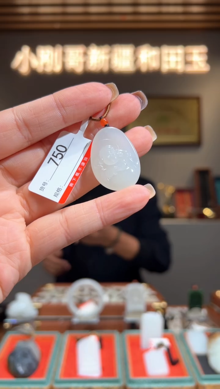 颈饰未镶嵌和田玉1