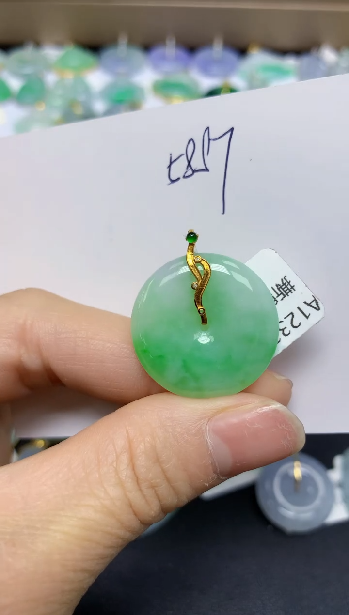 【闪购商品】翡翠挂件18K金镶嵌 天然翡翠A货