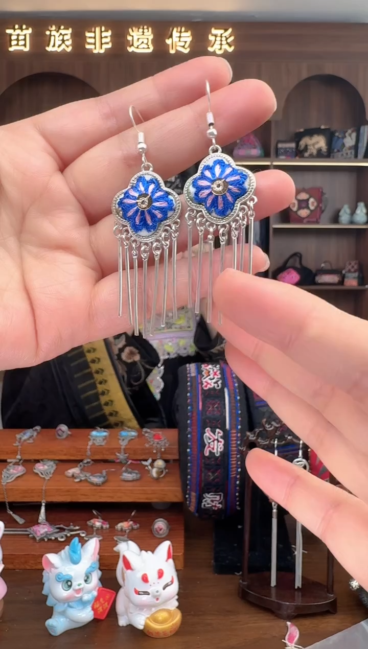 【闪购商品】织绣扶光苗绣传承218