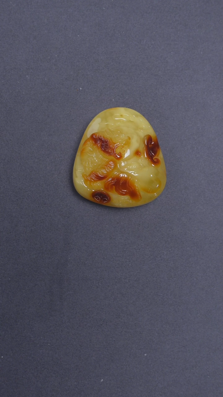 未镶嵌颈饰琥珀?*辰蜜蜡雕刻吊坠