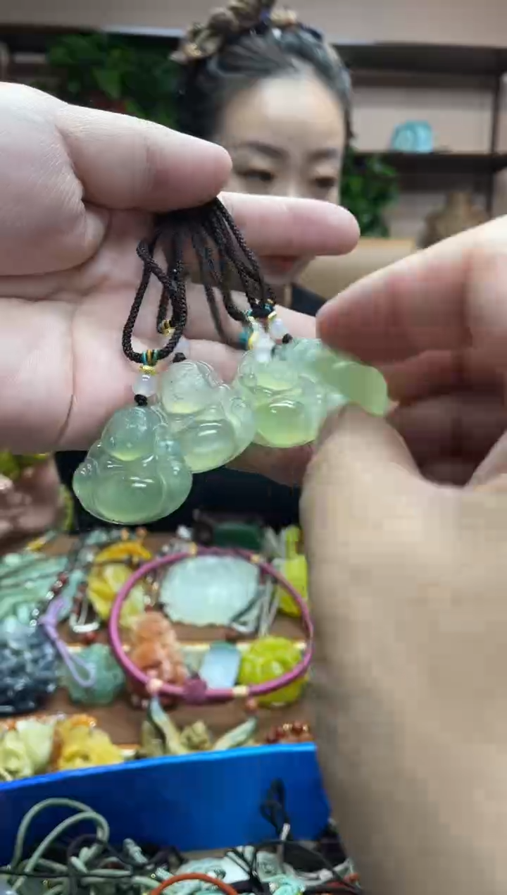 未镶嵌岫玉吊坠多样性发货发其中之一