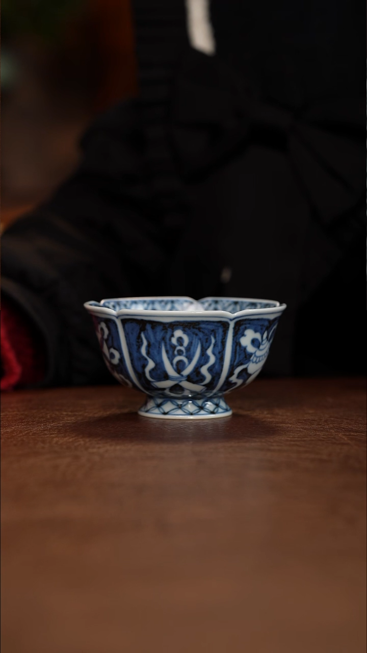 元青花杂宝纹花口杯