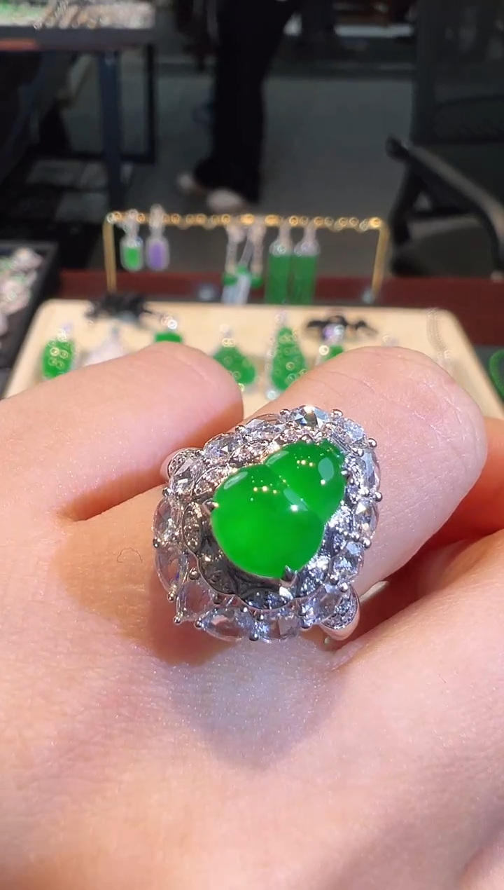 【闪购商品】翡翠戒指18K金镶嵌翡翠