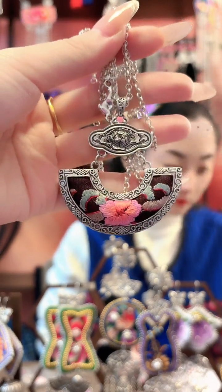 织绣云织谣民族风精美饰品   264+链子