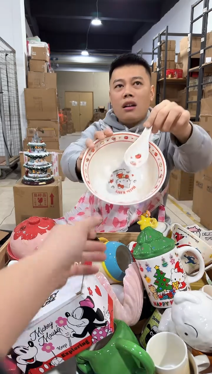 瓷片红色原盒kt猫碗勺套装