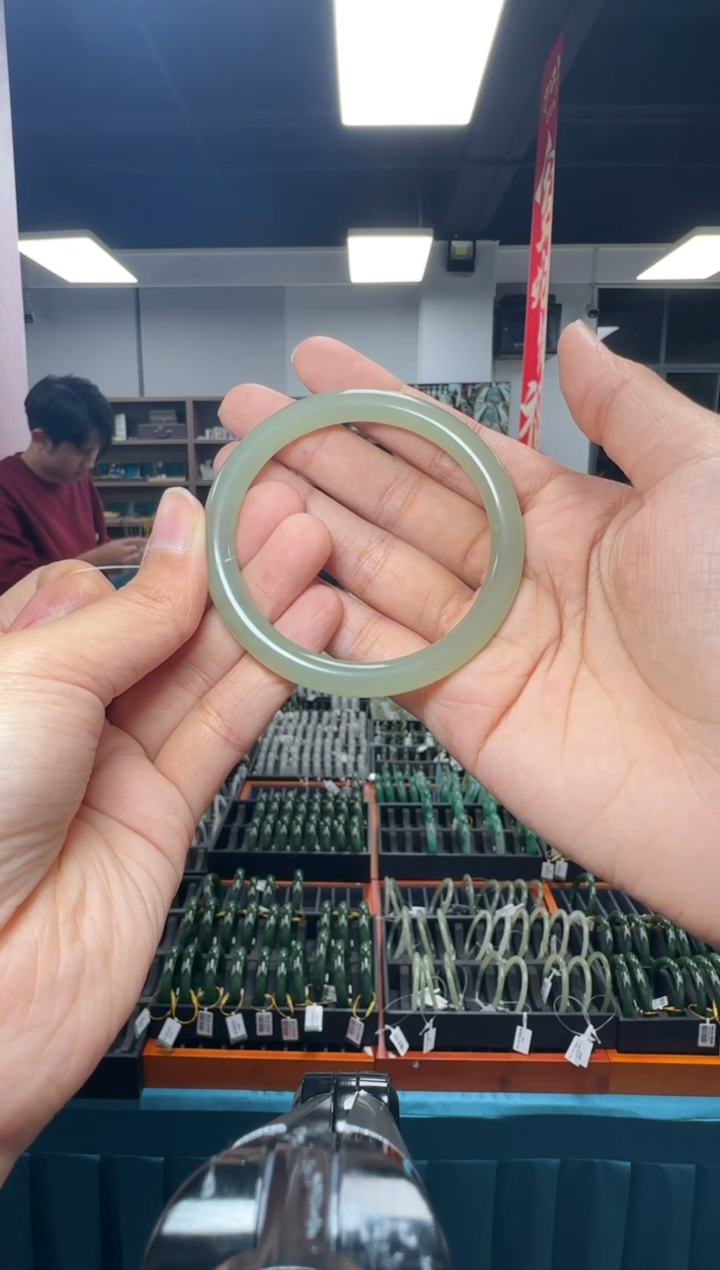 【闪购商品】和田玉手镯未镶嵌和田玉手镯58