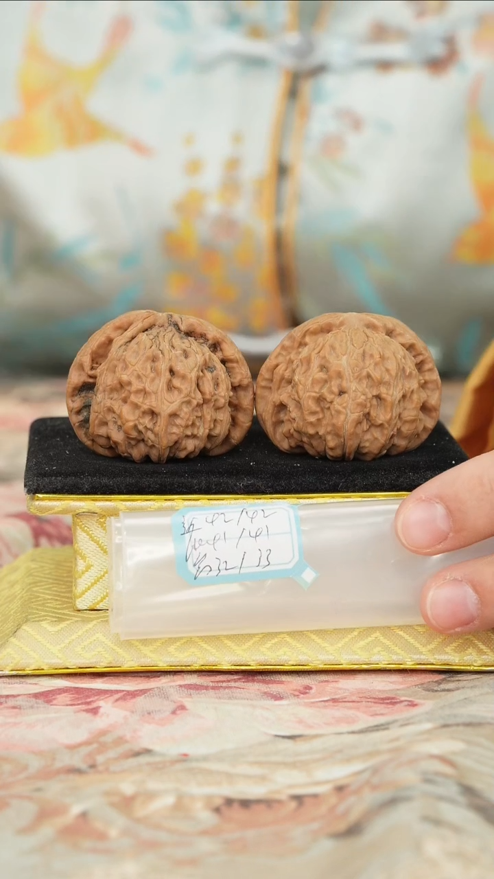 【闪购商品】文玩核桃把件白狮子