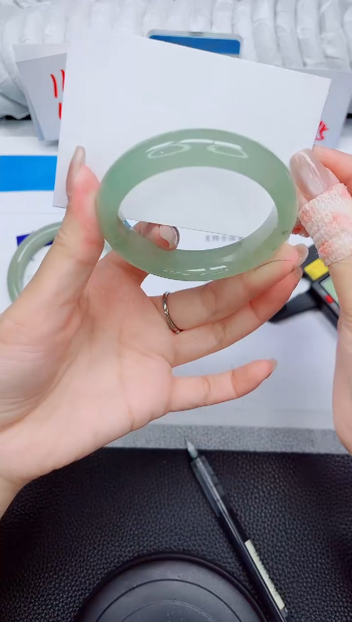 石英质玉手镯未镶嵌A317-51.8