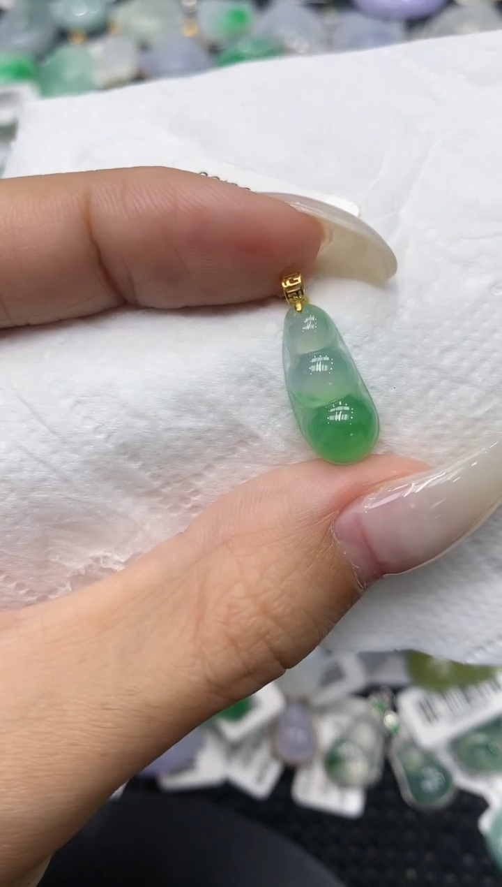 颈饰18K金镶嵌翡翠11111111111