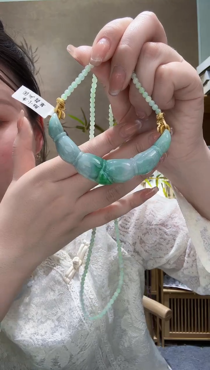 翡翠未镶嵌颈饰吊坠