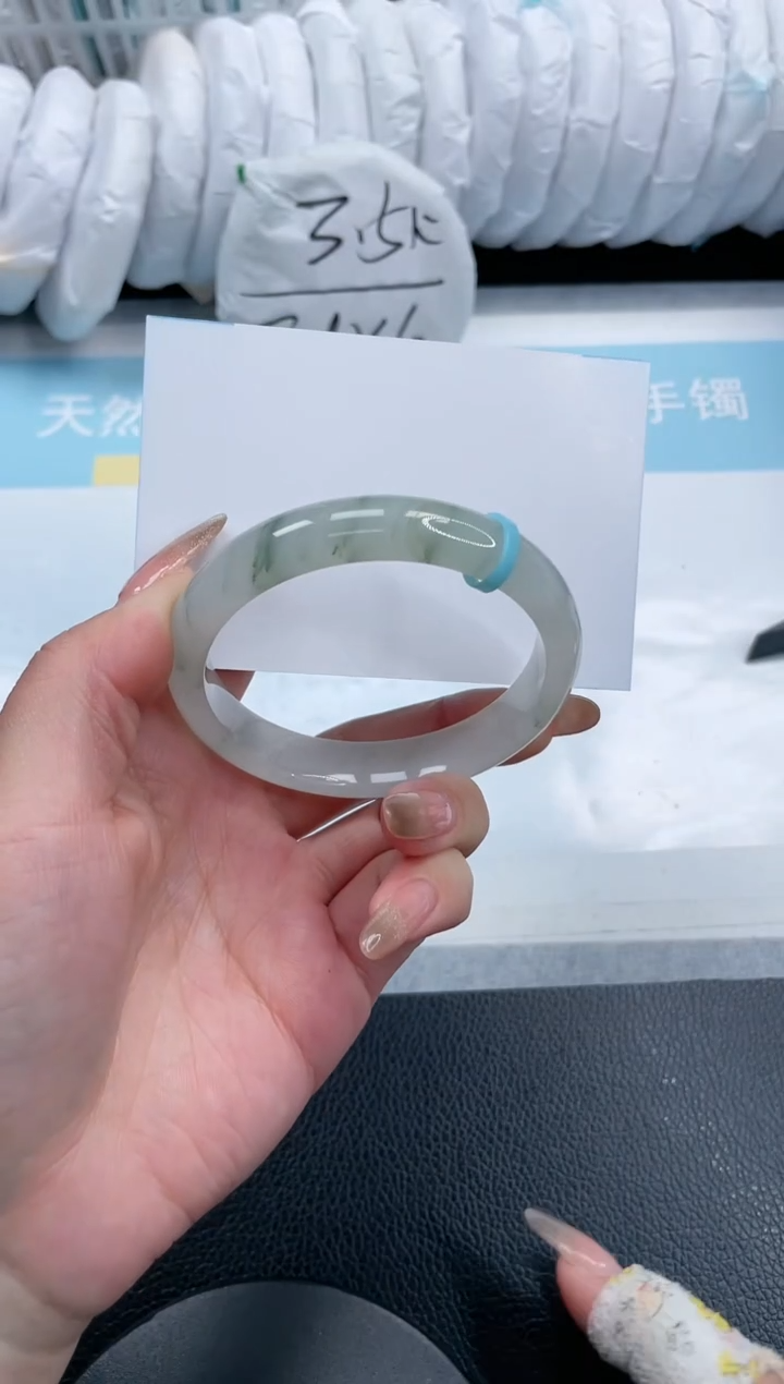 【闪购商品】石英质玉手镯未镶嵌8S22-55
