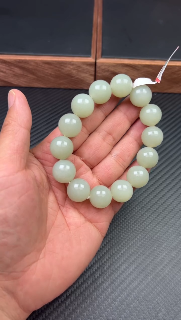 未镶嵌和田玉手串且末微色差近矿卡16