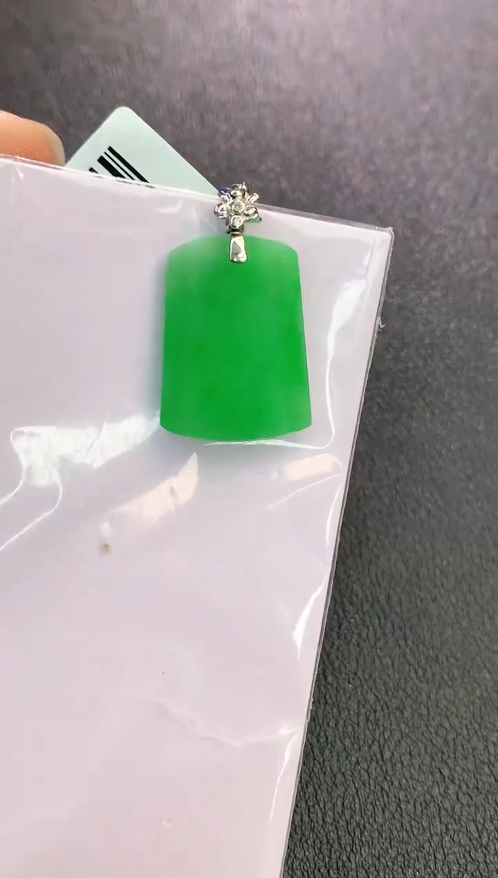 颈饰18K金镶嵌翡翠赠礼盒证书 珍珍