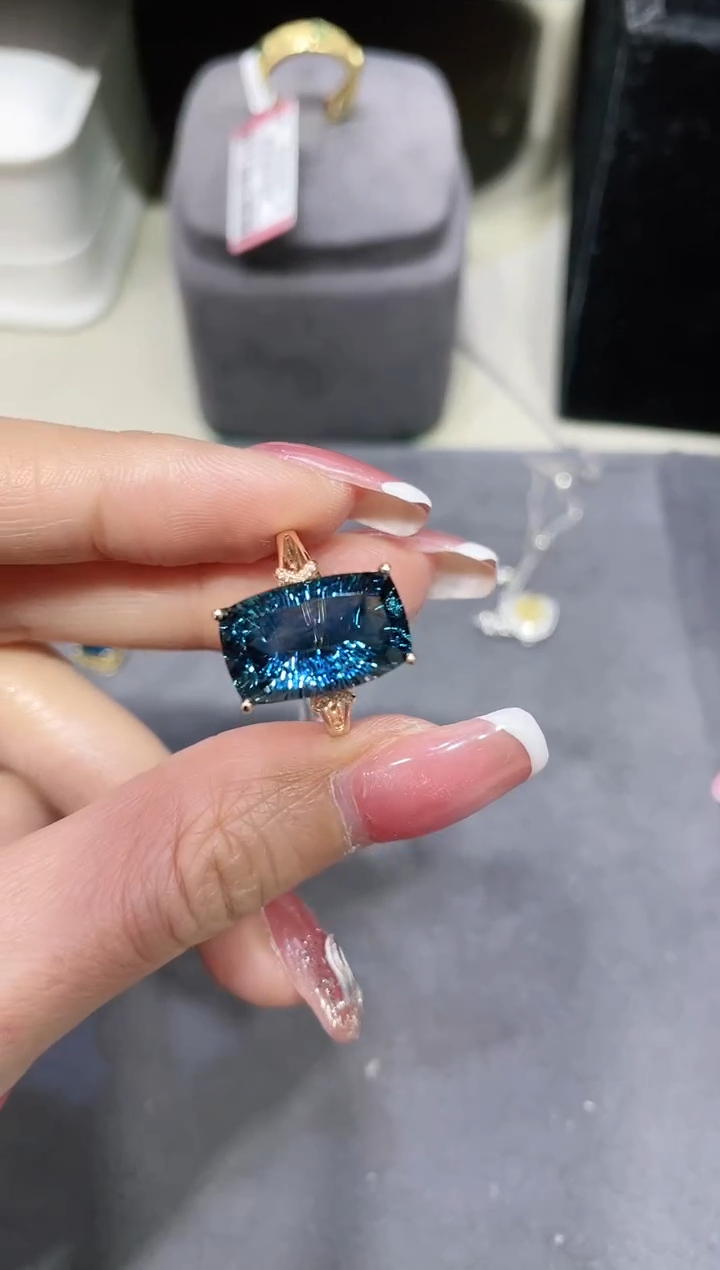 【闪购商品】托帕石戒指18K金镶嵌·