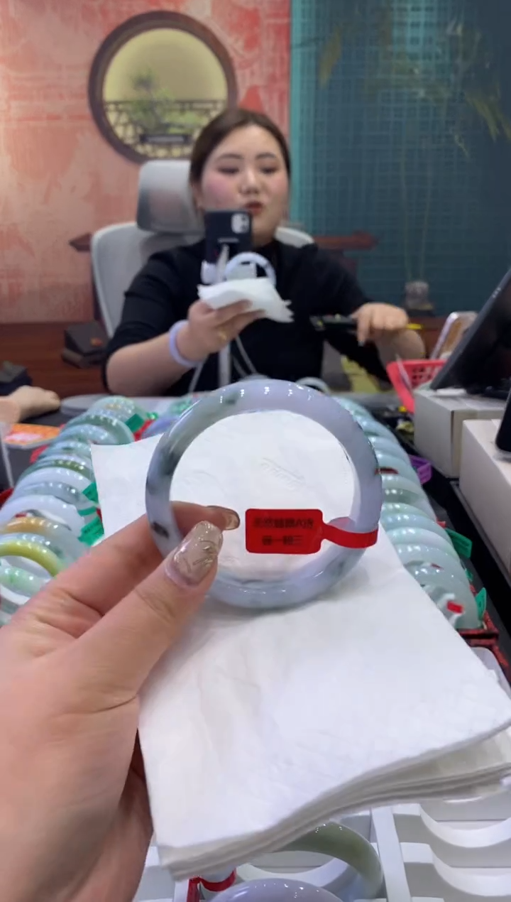 【闪购商品】翡翠手镯未镶嵌多人0011023