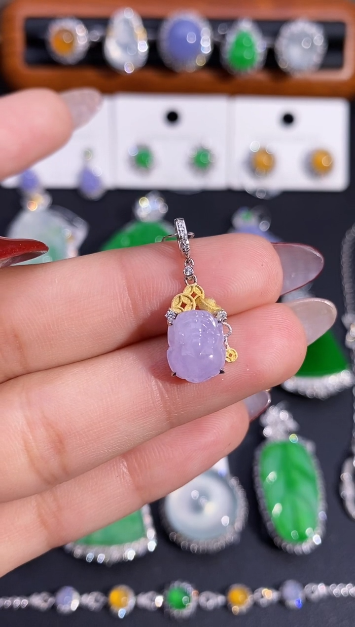 【闪购商品】翡翠颈饰18K金镶嵌吊坠