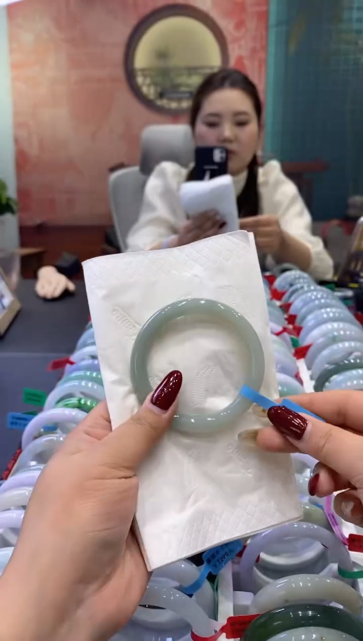 【闪购商品】翡翠手镯未镶嵌多人0017224