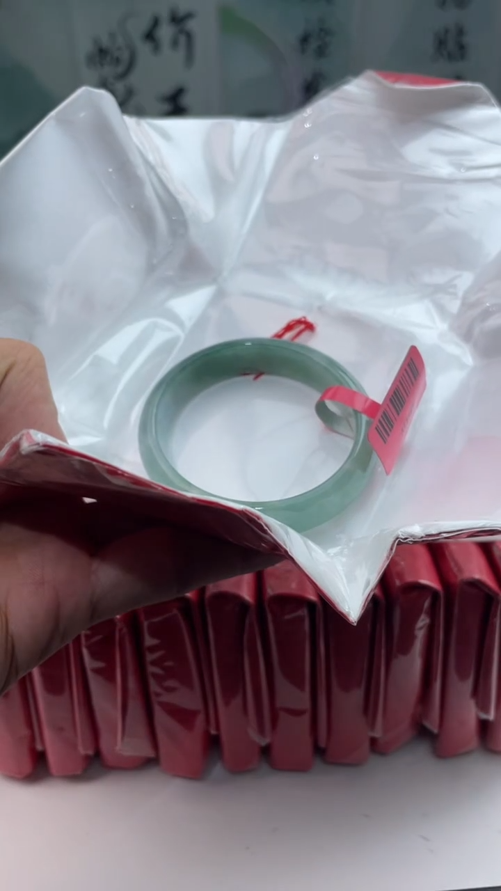 【闪购商品】翡翠手镯（贵妃镯）未镶嵌2翡翠手镯（微瑕）