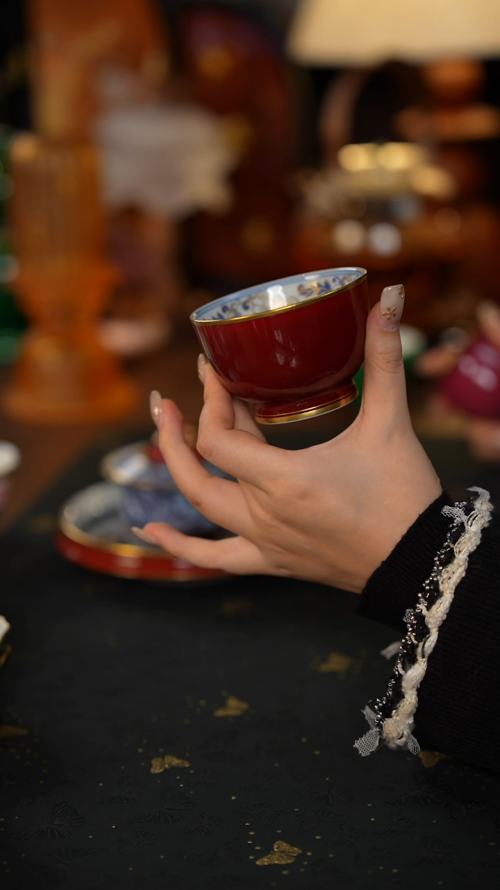 华隐堂红金花青花金绘缠枝佛莲主人杯