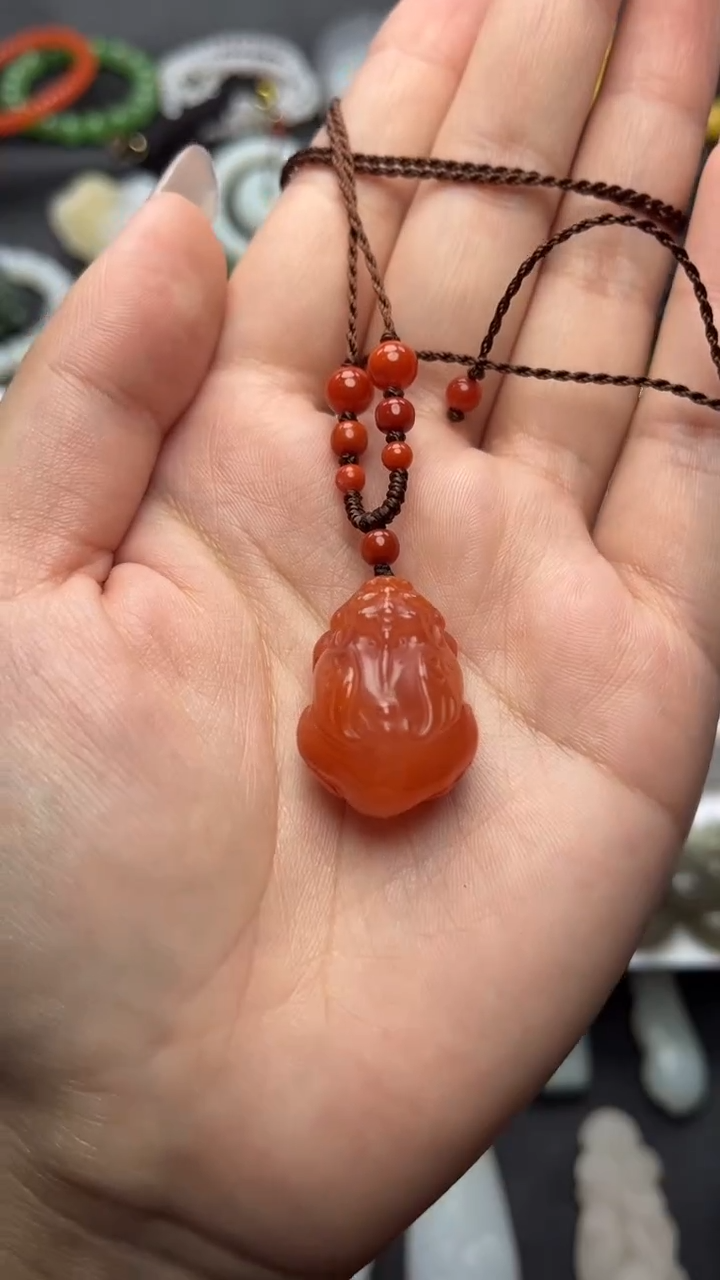 颈饰未镶嵌南红玛瑙貔貅