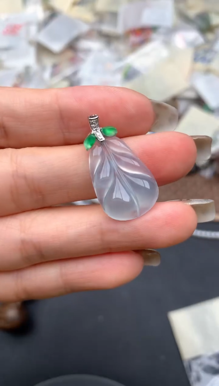 18K金镶嵌挂件翡翠一