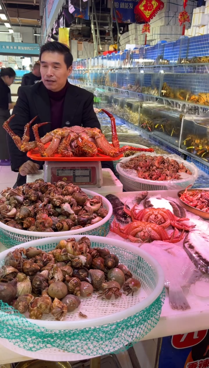 中国大陆一口气帝王蟹1只，8.8斤