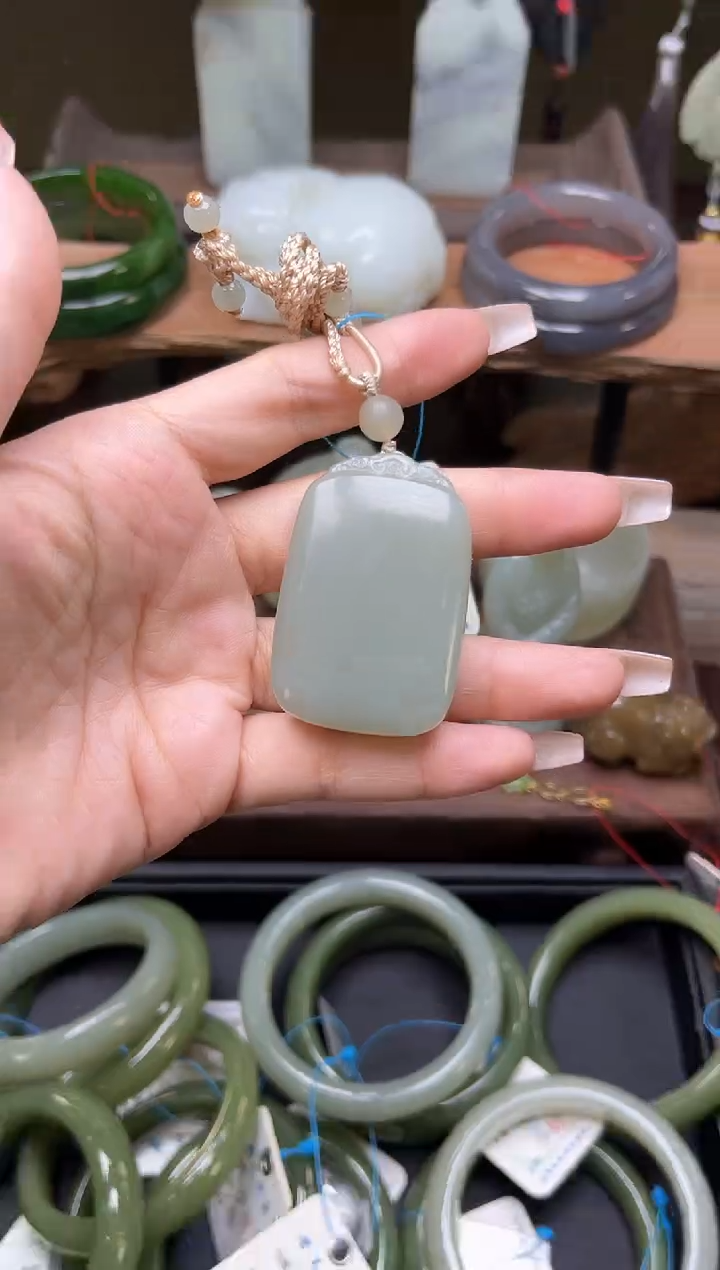 【闪购商品】和田玉吊坠未镶嵌且末青白光面无事牌30441