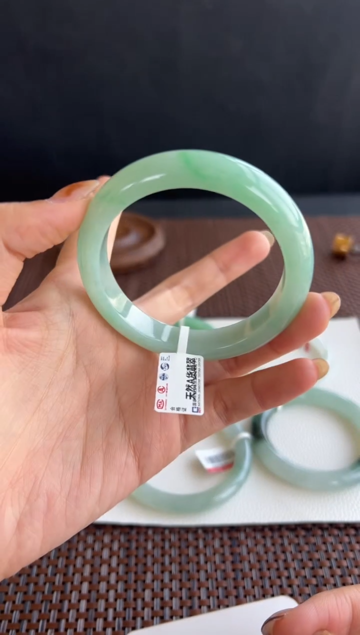 翡翠手镯未镶嵌28号57*12*8.4