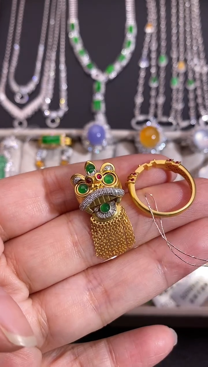 18K金镶嵌戒指翡翠两用款戒指