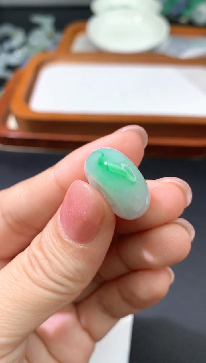 颈饰未镶嵌翡翠吊坠