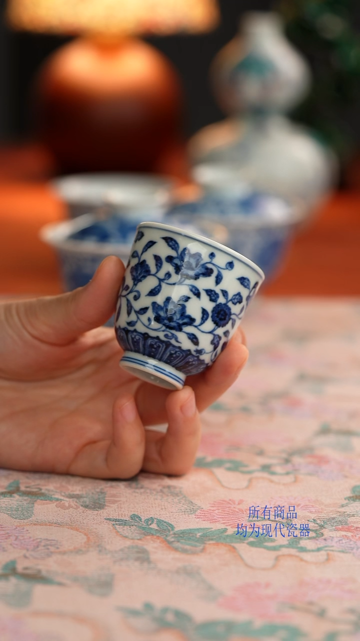 布衣瓷匠缠枝花卉纹闻香杯