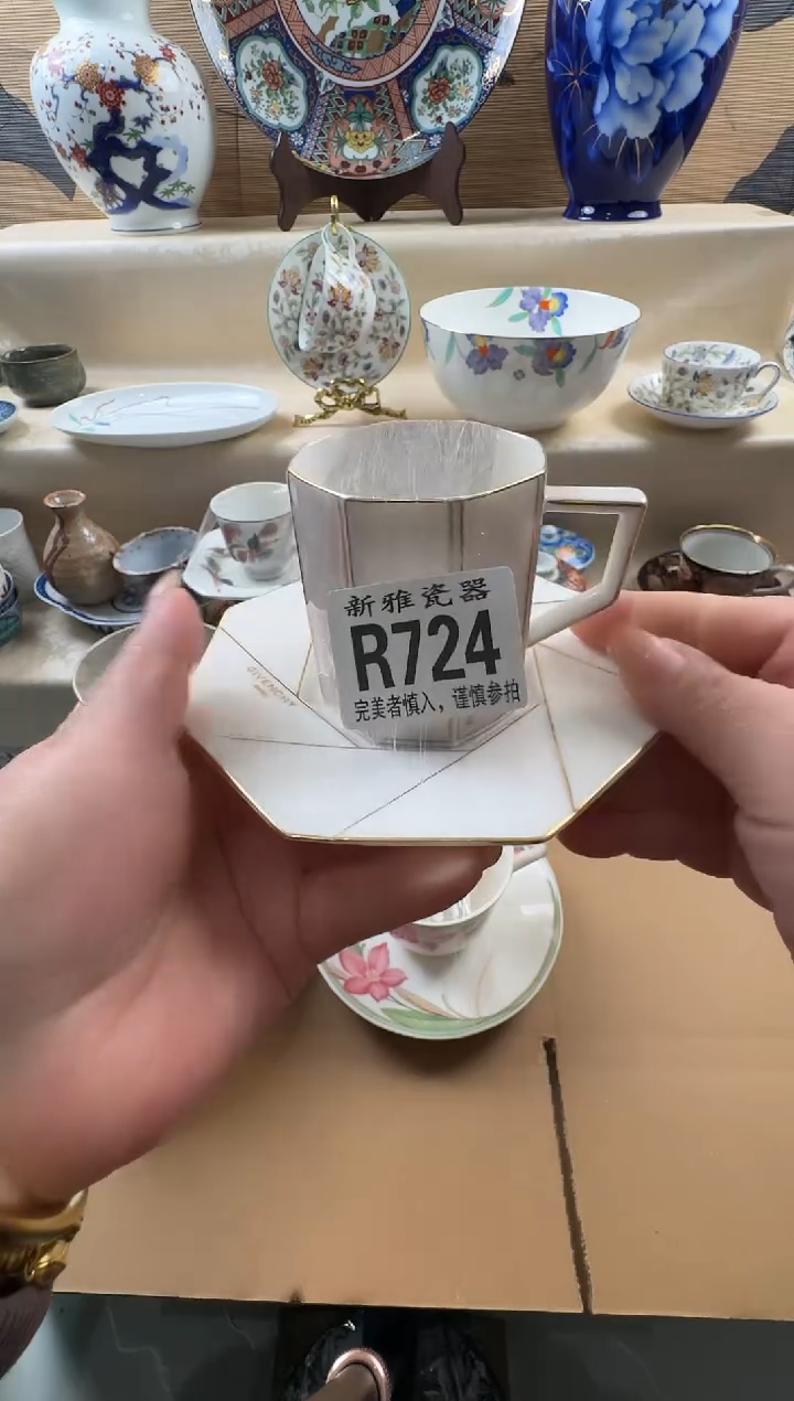 瓷片小**?           R724