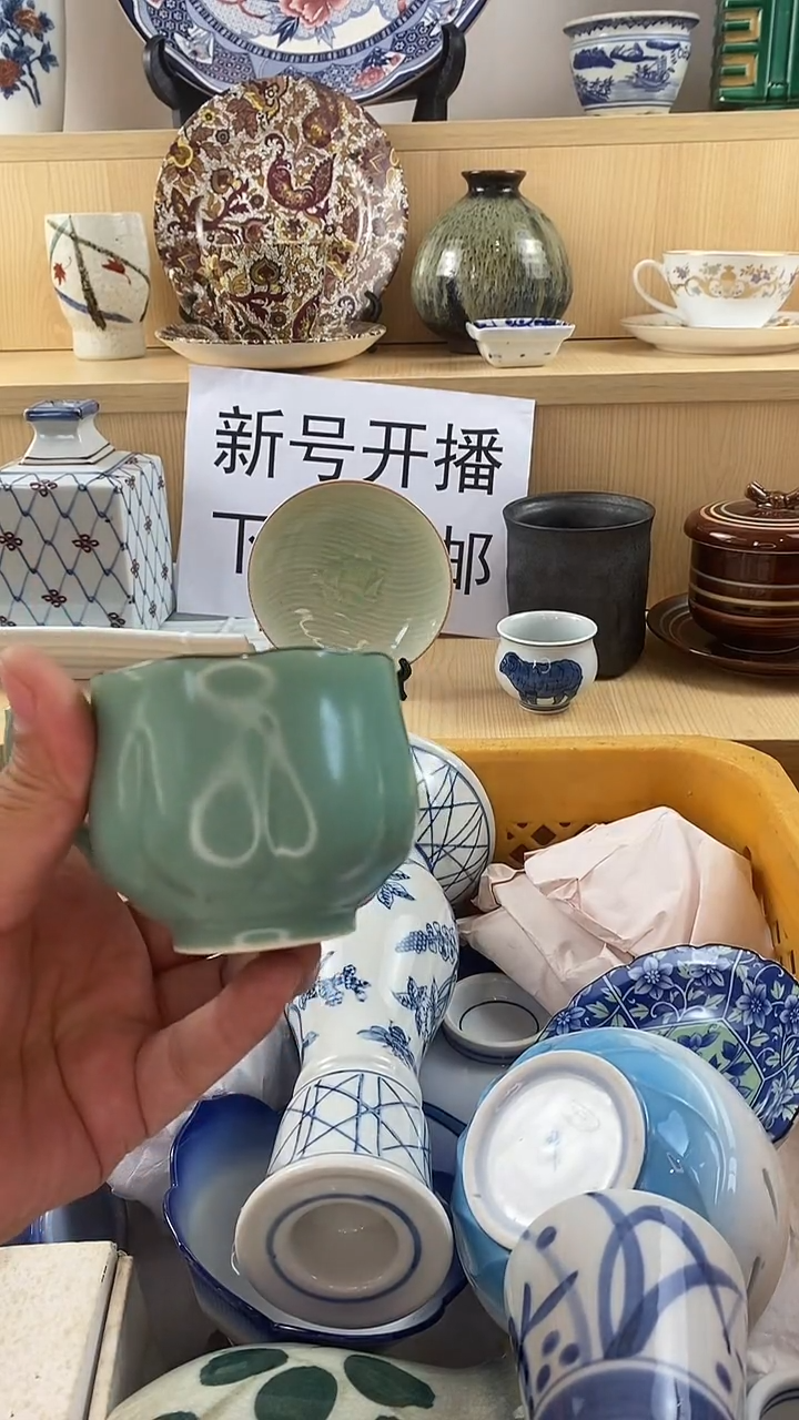 瓷片匆***W新号开播第三天 家人们蹲住了