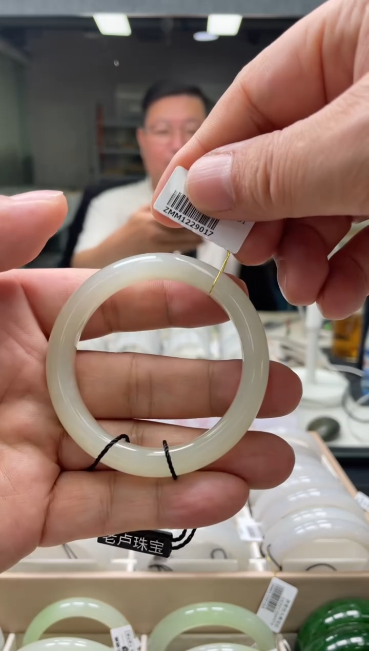 【闪购商品】和田玉手镯未镶嵌编码9017 圈口51-52