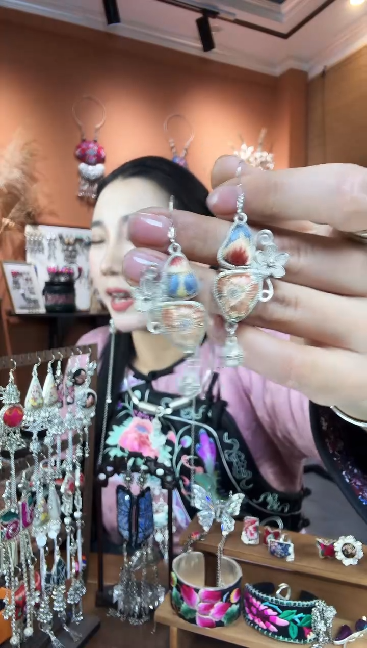 【闪购商品】刺绣纯手工民族风耳环
