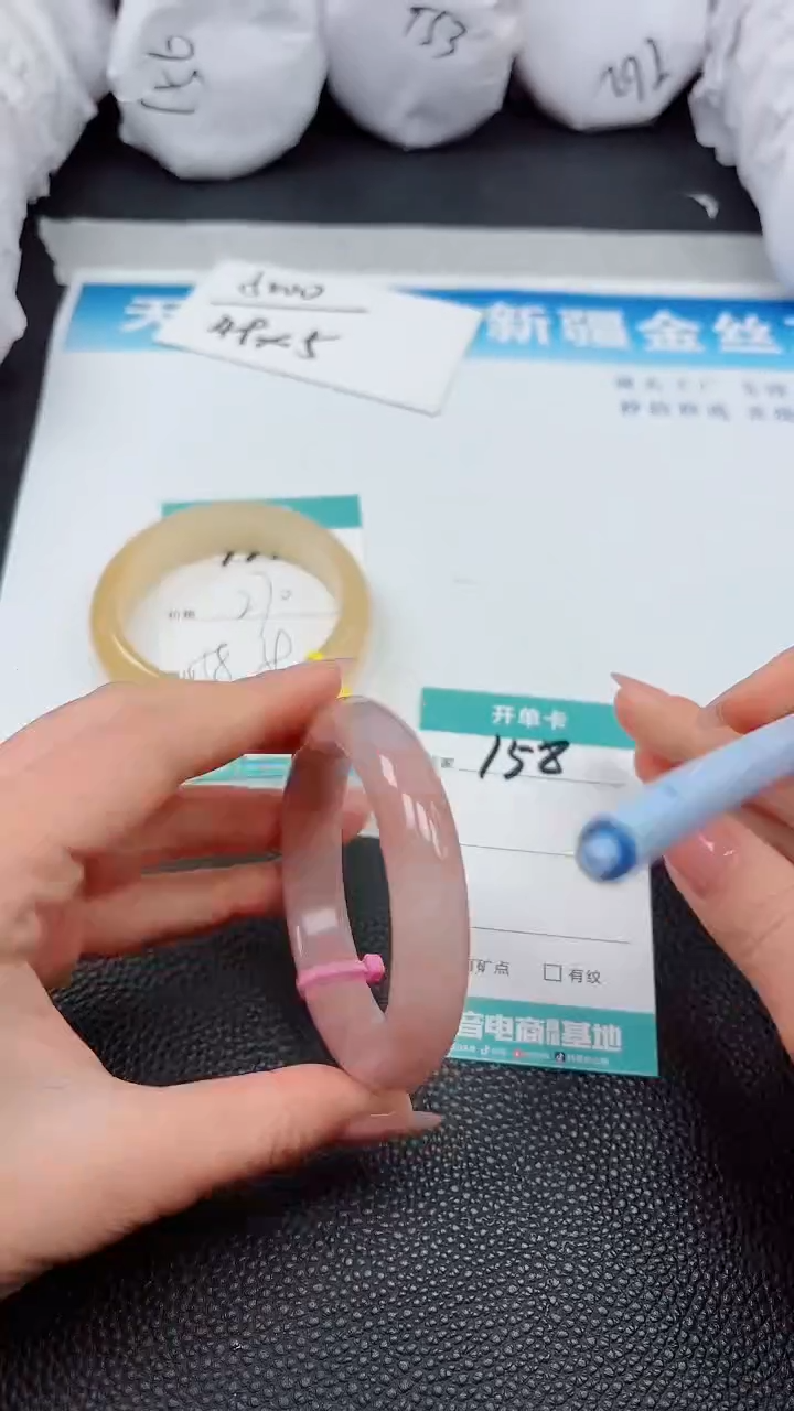 【闪购商品】石英质玉手镯未镶嵌A158