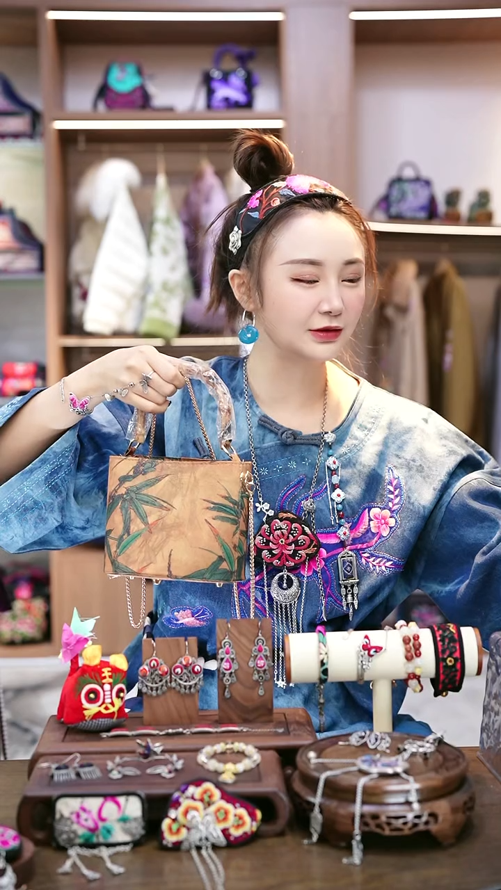 织绣L45黔东南苗族刺绣