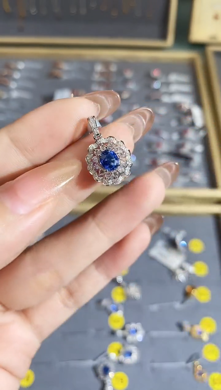 【闪购商品】蓝宝石颈饰18K金镶嵌吊坠