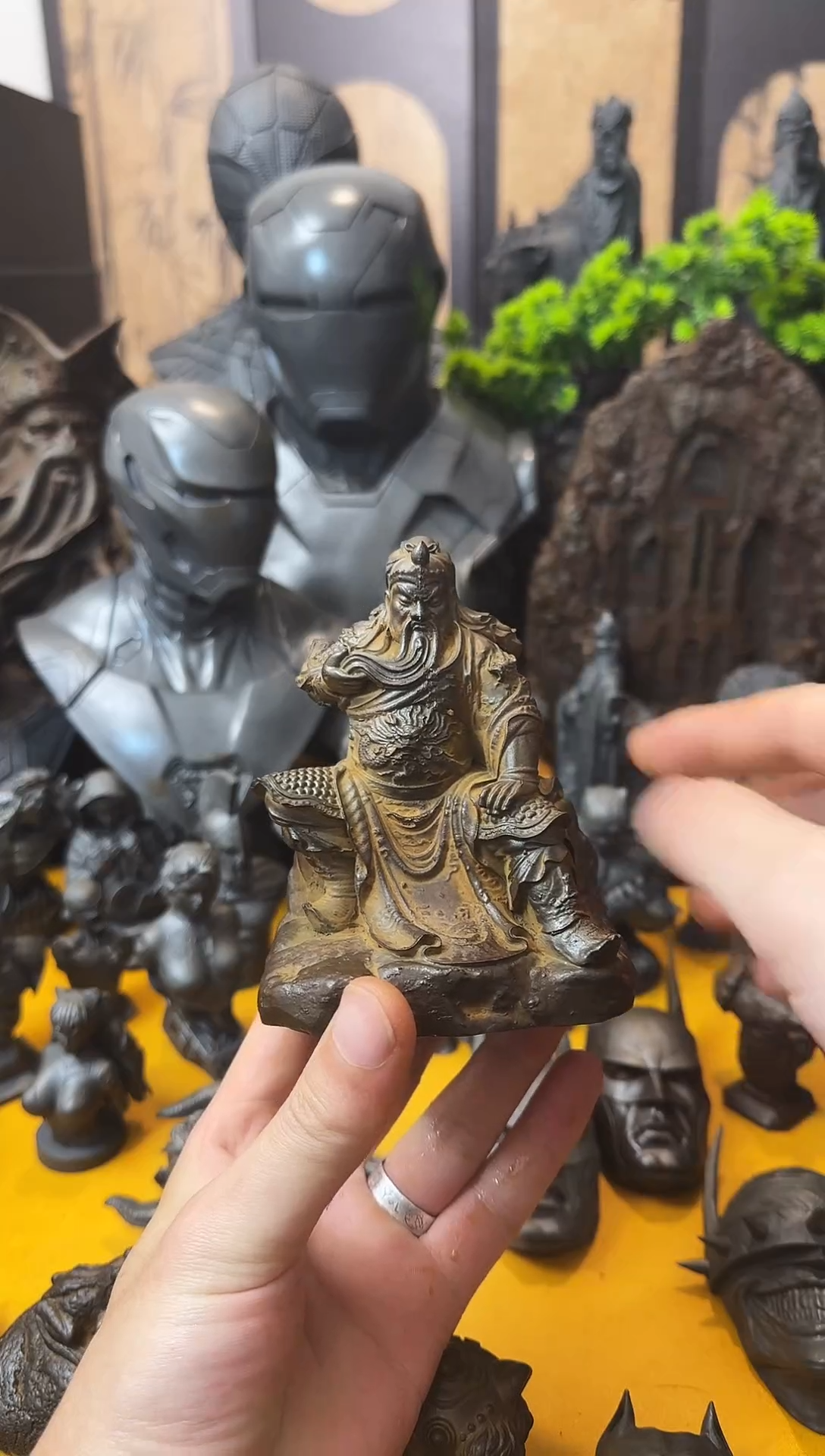 铁龏**鐔实心铁艺摆件~~关羽锈色
