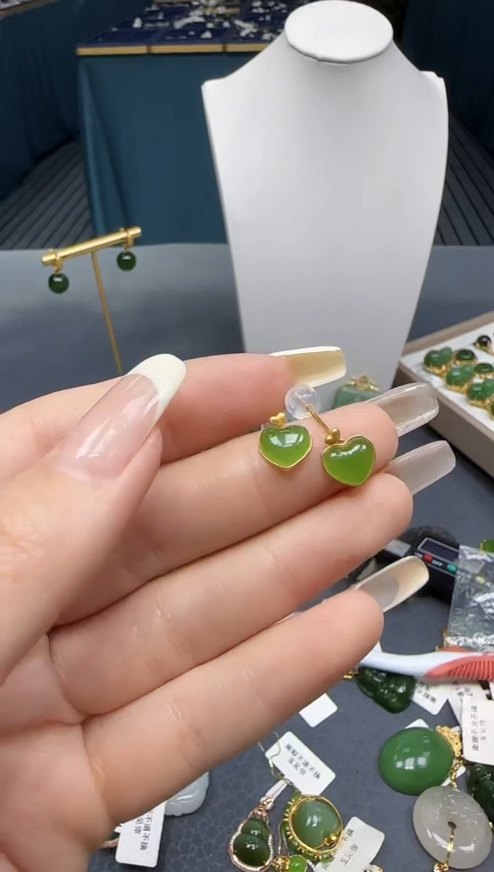 【闪购商品】和田玉耳饰18K金镶嵌1