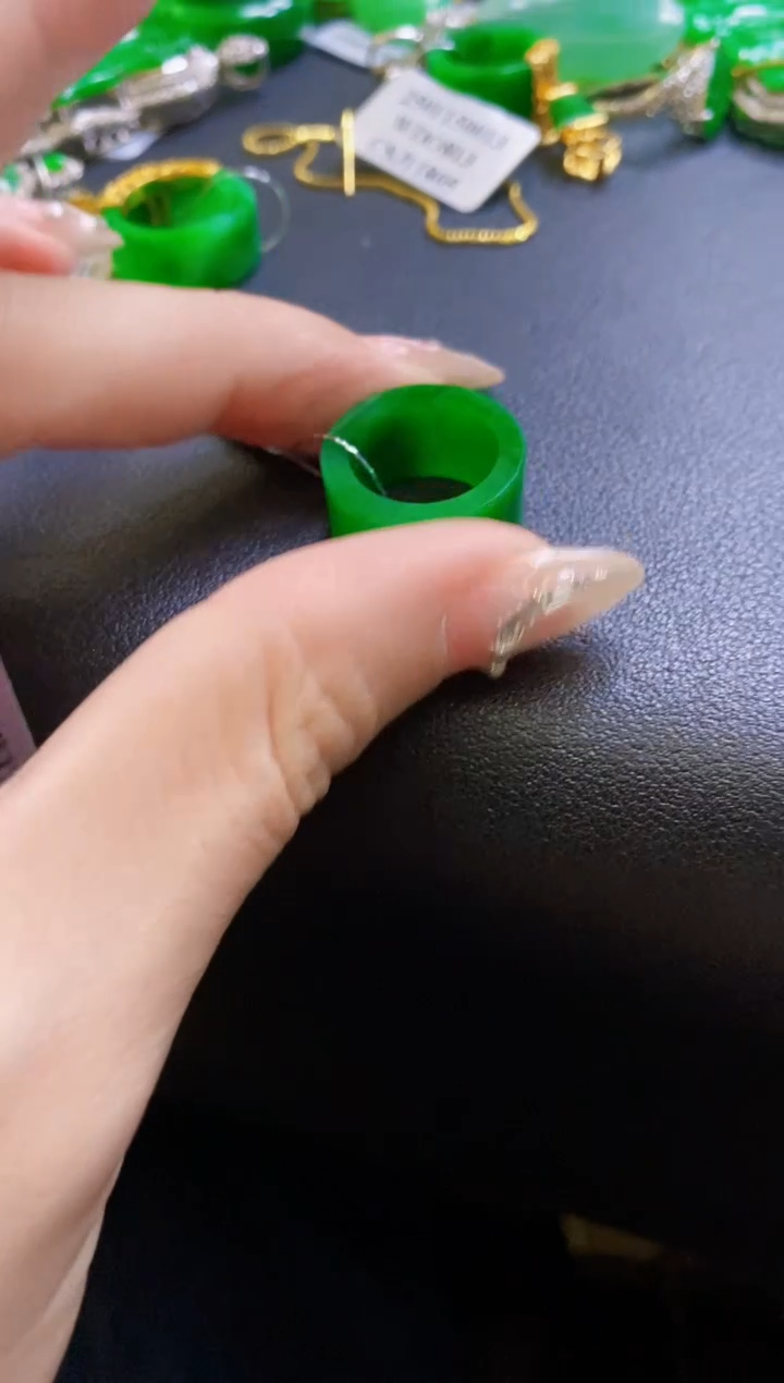 【闪购商品】定制翡翠未镶嵌吊坠