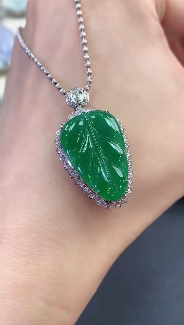 【闪购商品】翡翠吊坠(不含链)18K金镶嵌C33