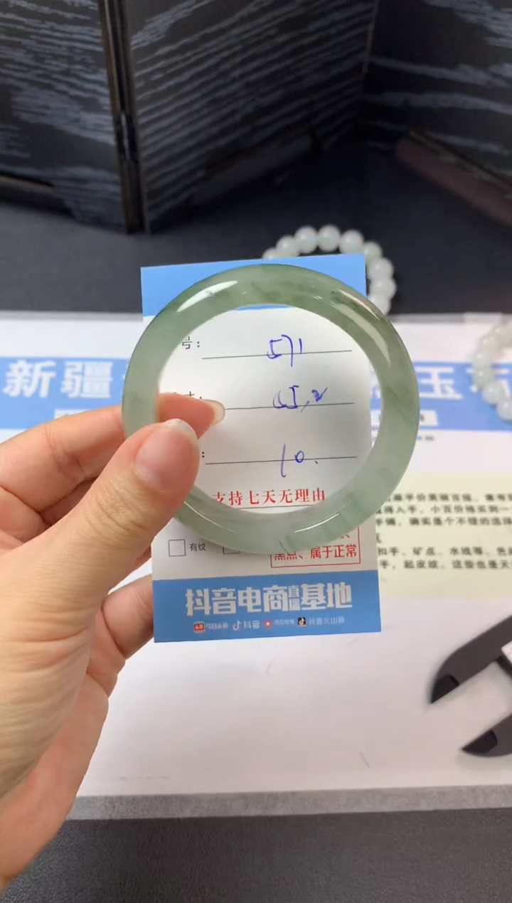 未镶嵌手镯石英质玉a571
