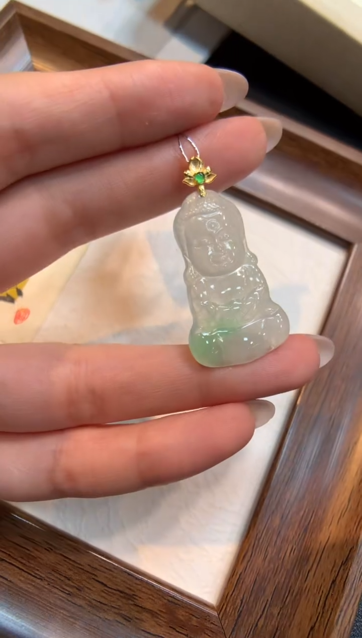 颈饰18K金镶嵌翡翠宝宝佛