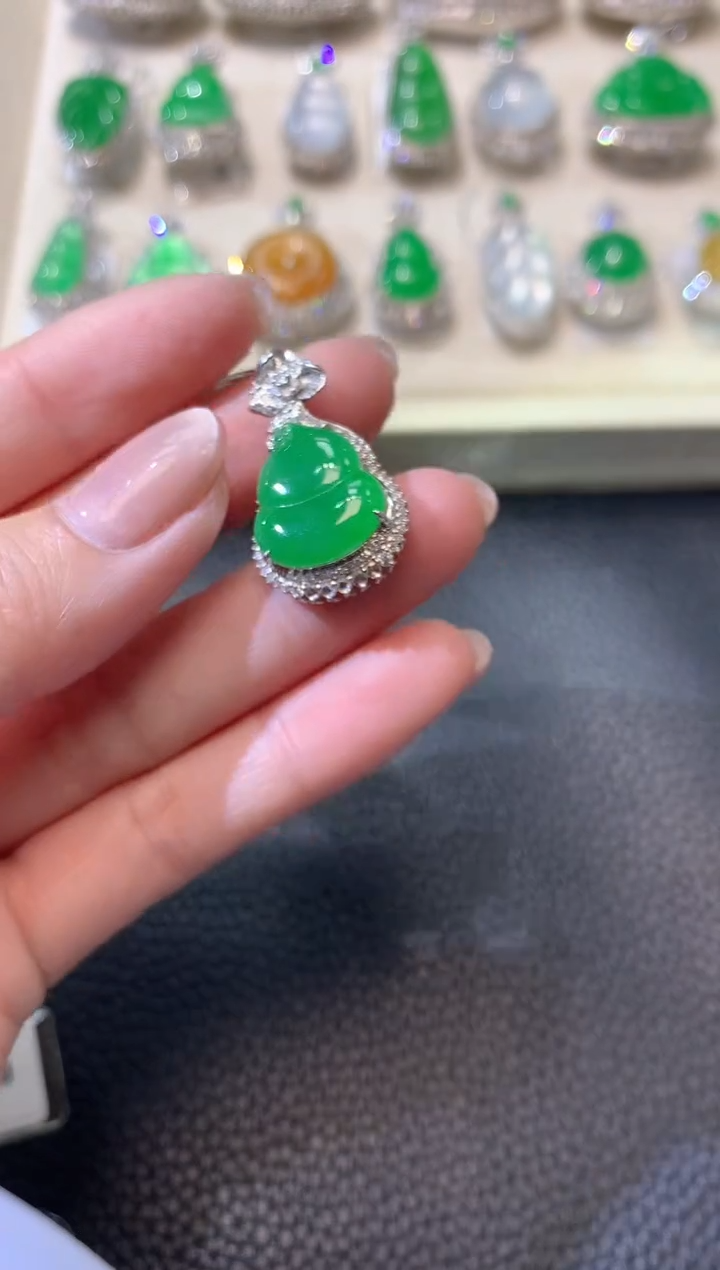 【闪购商品】翡翠吊坠(不含链)18K金镶嵌A79