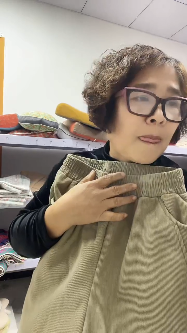 米色 裤子                            