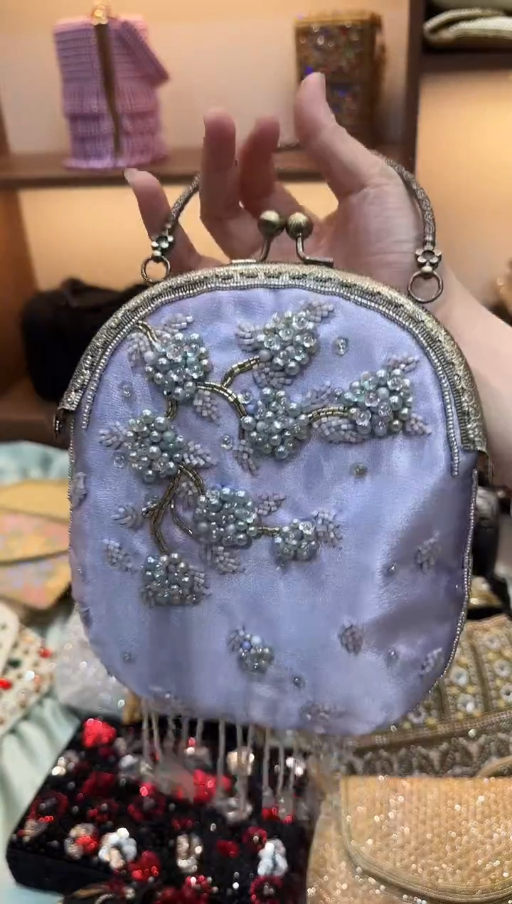 织物1百格汇手工串珠包