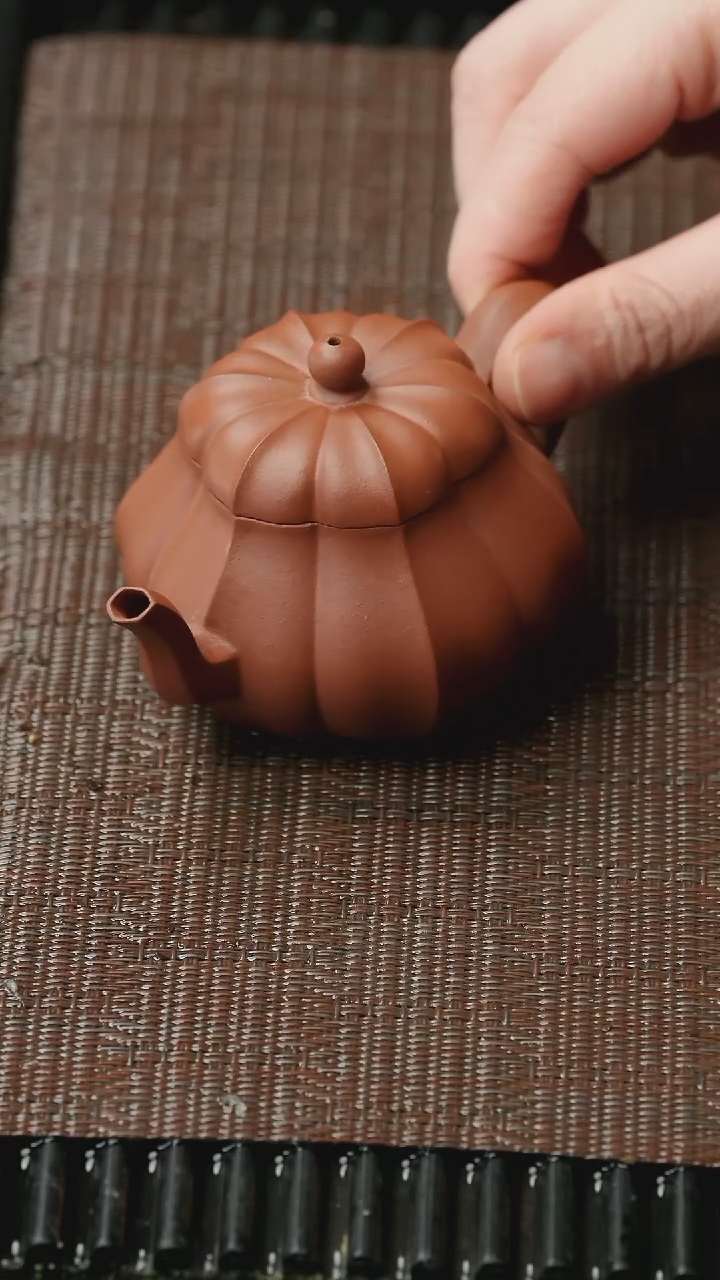 【闪购商品】紫砂茶壶明清 陈伯芳六瓣菱花-朱泥