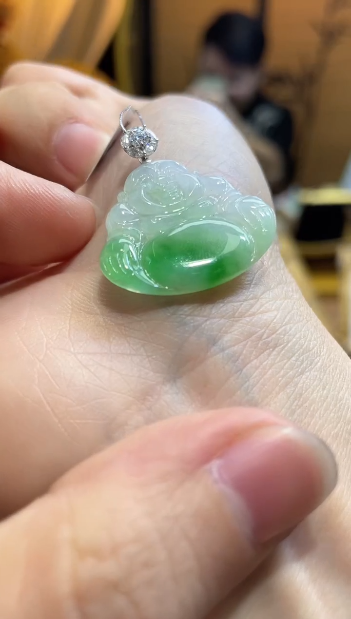 颈饰18K金镶嵌翡翠佛公