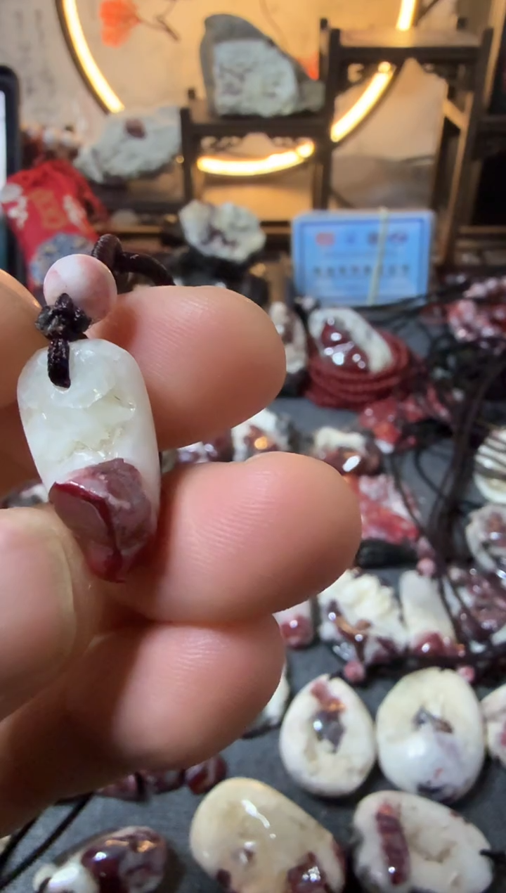 【闪购商品】天然辰砂大晶砂晶体随行吊坠1